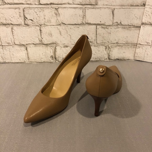 Michael Kors ‘Dorothy’ Nude Pumps 8.5 gold accent - Picture 2 of 8